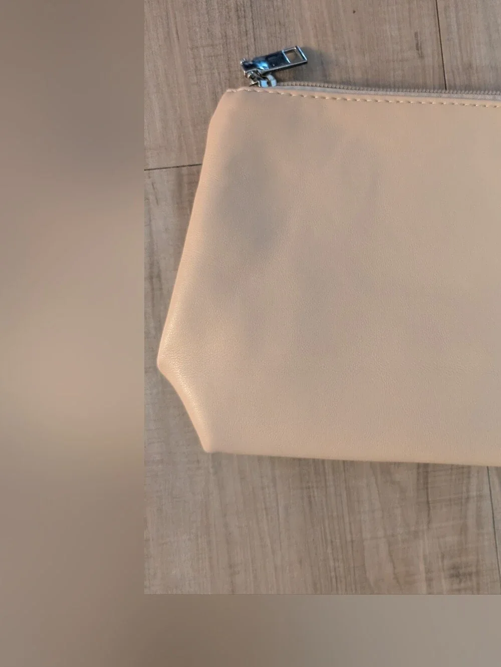 Woven Tote Bag in Cream - Stylish Everyday Carry In Vegan Leather Good Condition